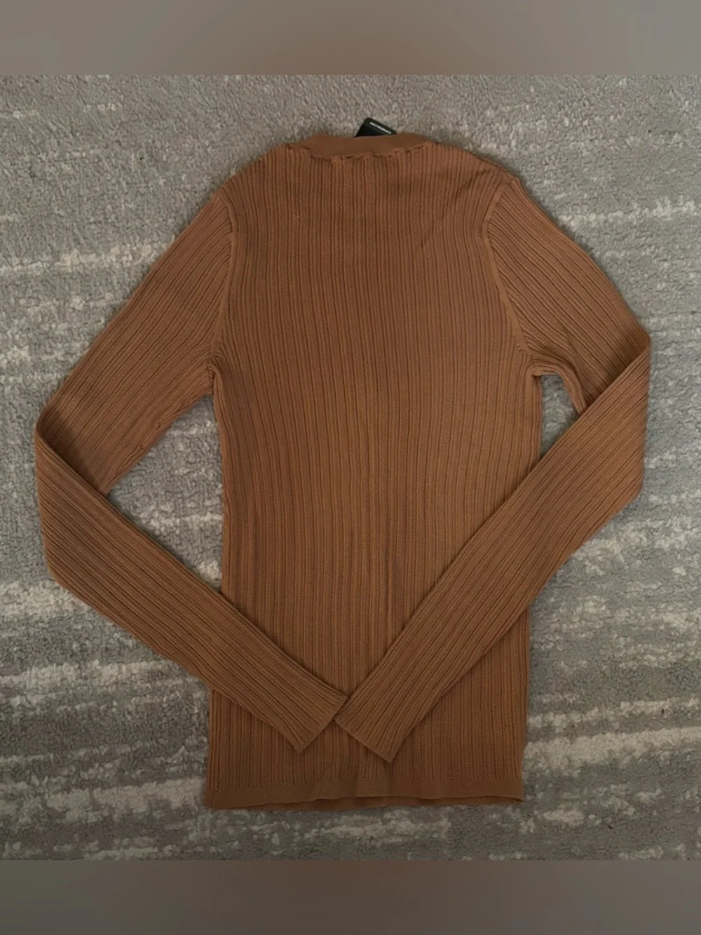 Express Ribbed Long-Sleeve Top - Picture 3 of 4
